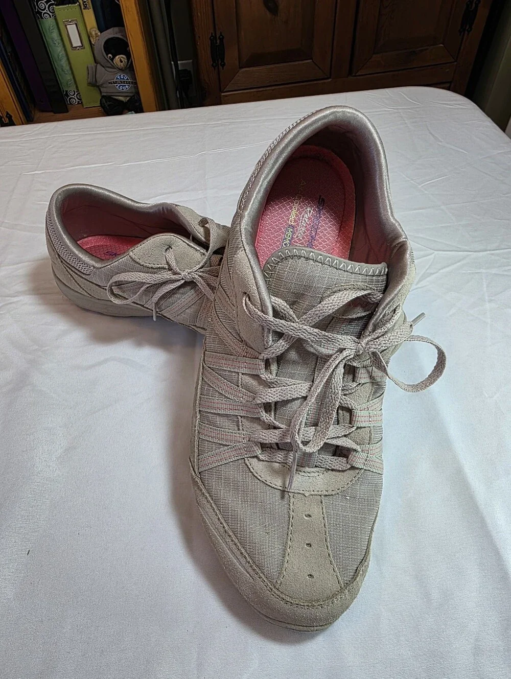 Skechers Relaxed Fit Air Cooled Lace Up Sneakers Tan Gray Pink Insole Sz 11 EUC